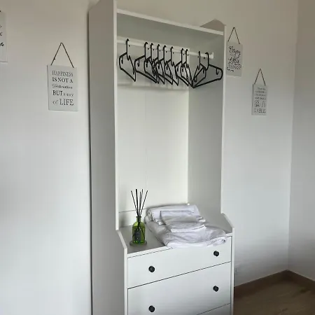 Casale Om Shanti Elice