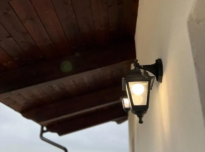 Casale Om Shanti Elice