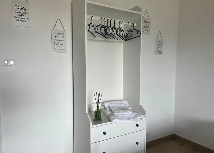 Casale Om Shanti Elice